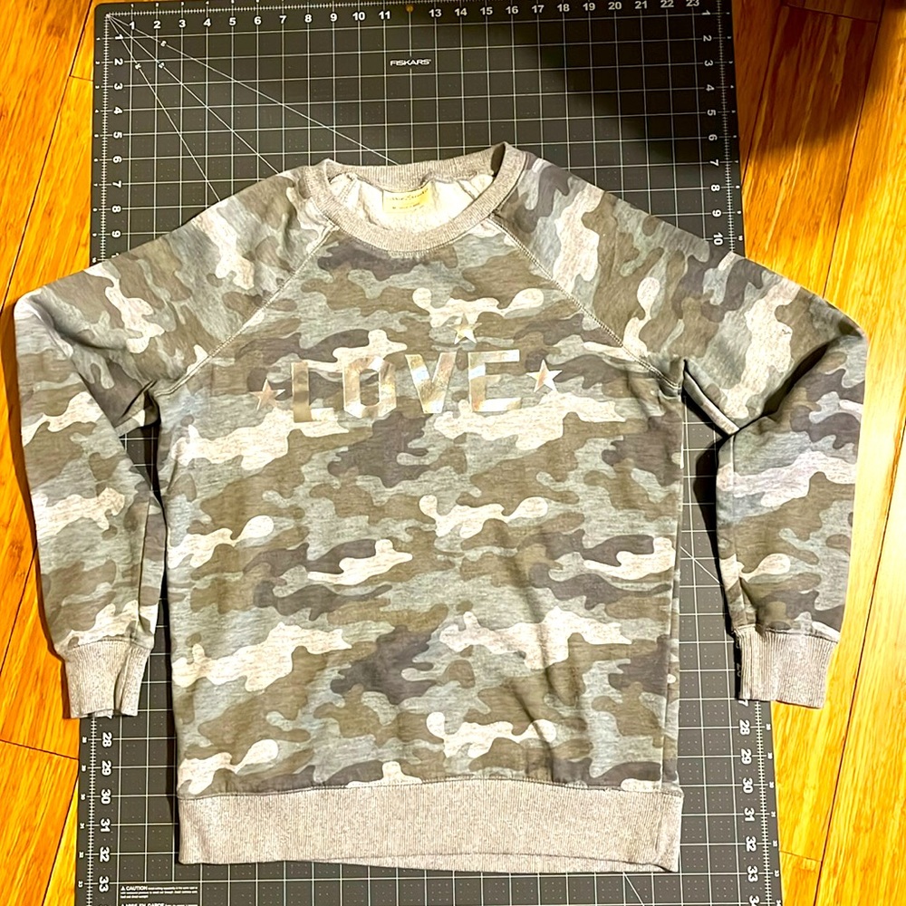 Bobbie Brooks camouflage love sweatshirt size medium